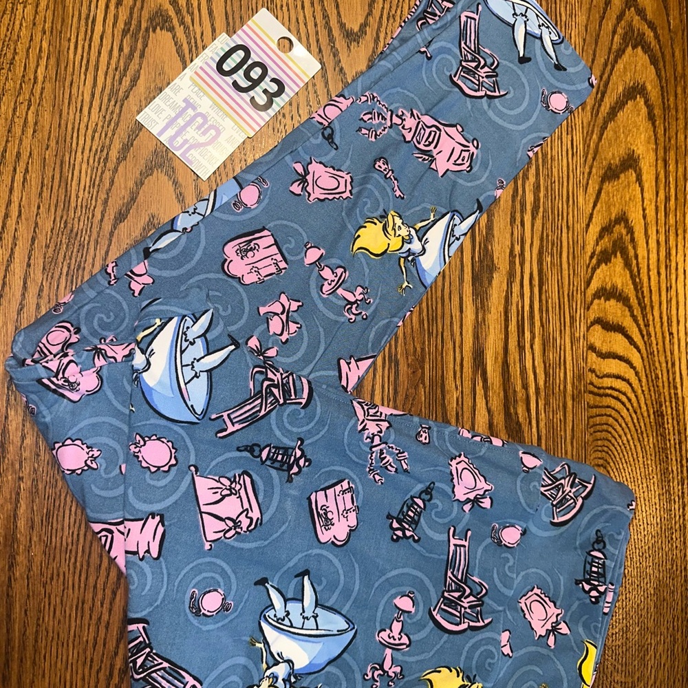 🐇✨ NWT LuLaRoe Alice in Wonderland Leggings ✨🐇